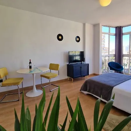 アパート Modern Loft In Centre Of トレモリノス